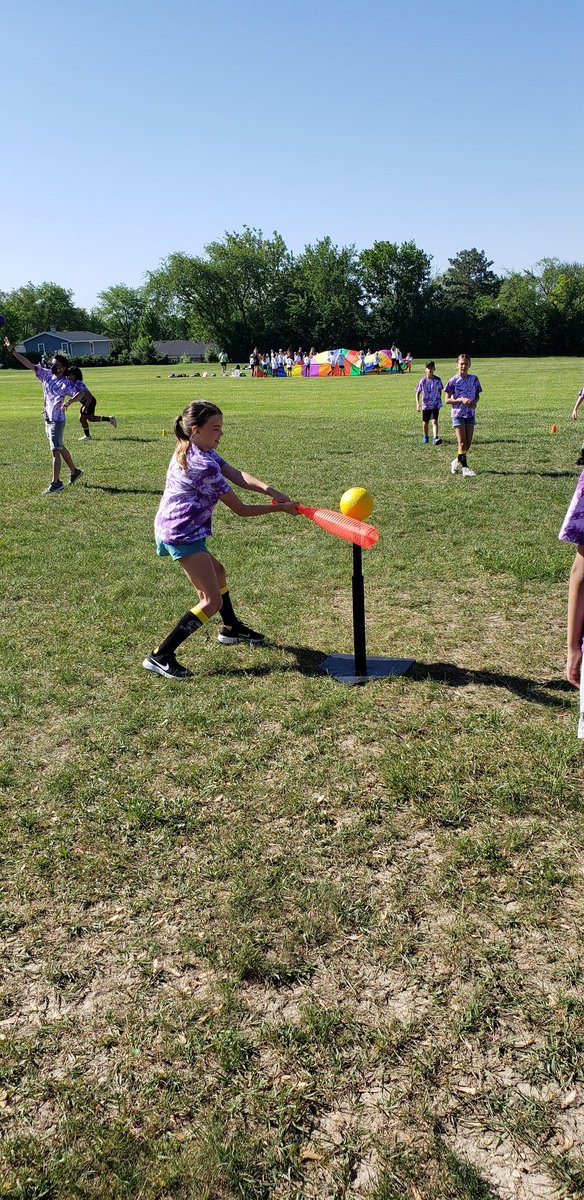 MrsLents's tweet photo. We had a BLAST at Field Day today! What a fantastic way to end the school year together! Part 1 #leadlikeajaguar #djroars #ilbsd13 https://t.co/f2Dslt5zA5