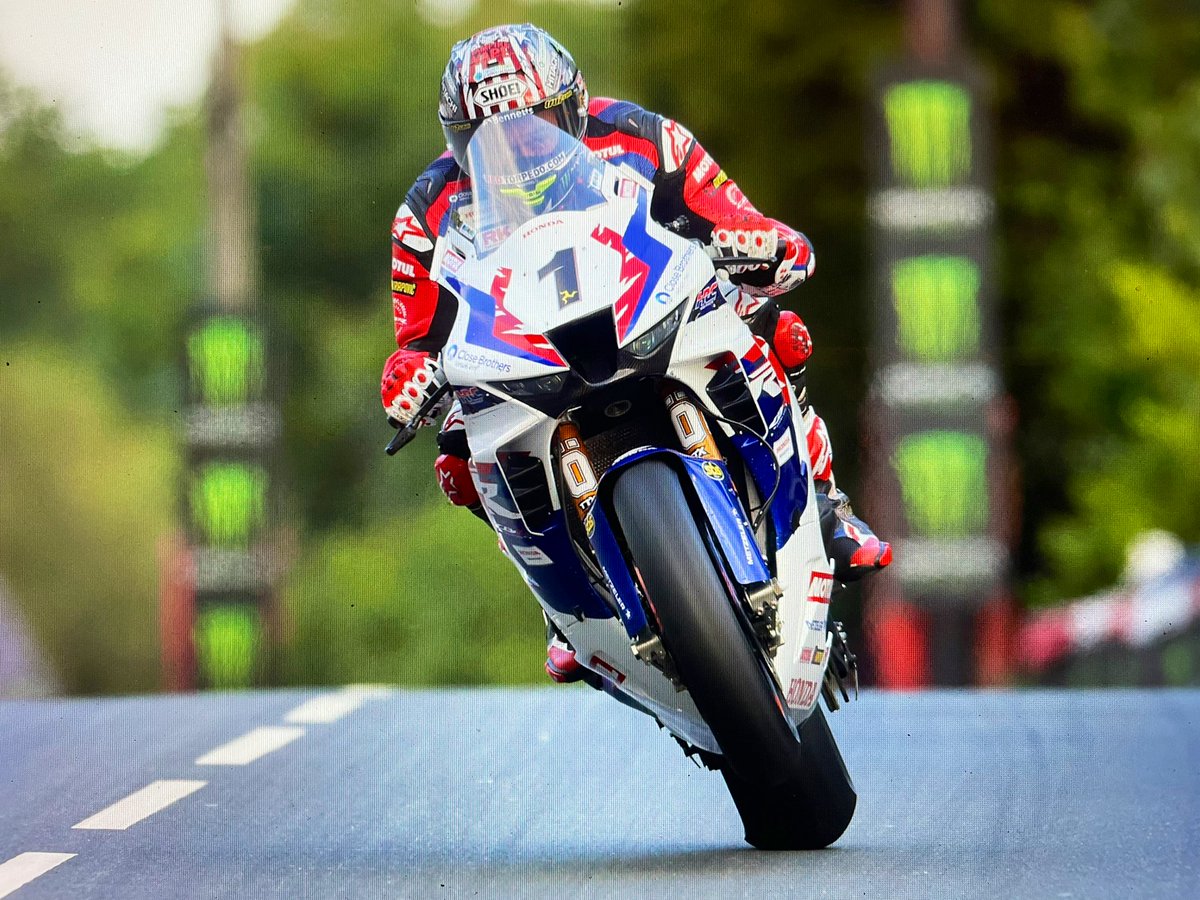 sdbikephoto's tweet photo. Hard to believe the fresh faced kid who stood beside his idol on the F1 TT podium 22 years ago will be starting his 100th TT race in this year’s Superbike race. What a journey it has been. https://t.co/vIwQ1eTUJV