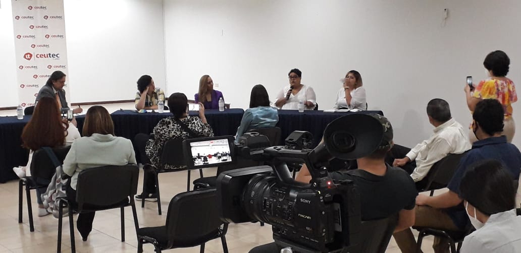 Aldoro's tweet photo. Conversatorio "Fortaleciendo la resiliencia de mujeres periodistas frente al acoso en línea y ataques digitales" en San Pedro Sula. Impresionantes aportes de colegas periodistas, docentes y estudiantes de periodismo. Esfuerzo conjunto @UNESCO_es @ONUHonduras @CLibrehn @Ceutec_hn https://t.co/TM80t8OHU9