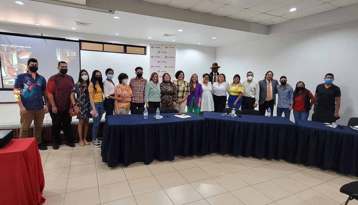 Conversatorio "Fortaleciendo la resiliencia de mujeres periodistas frente al acoso en línea y ataques digitales" en San Pedro Sula. Impresionantes aportes de colegas periodistas, docentes y estudiantes de periodismo. Esfuerzo conjunto <a href="/UNESCO_es/">UNESCO en español 🏛️#Educación #Ciencia #Cultura</a> <a href="/ONUHonduras/">ONU Honduras</a> <a href="/CLibrehn/">C-Libre</a> <a href="/Ceutec_hn/">Ceutec Honduras</a>
