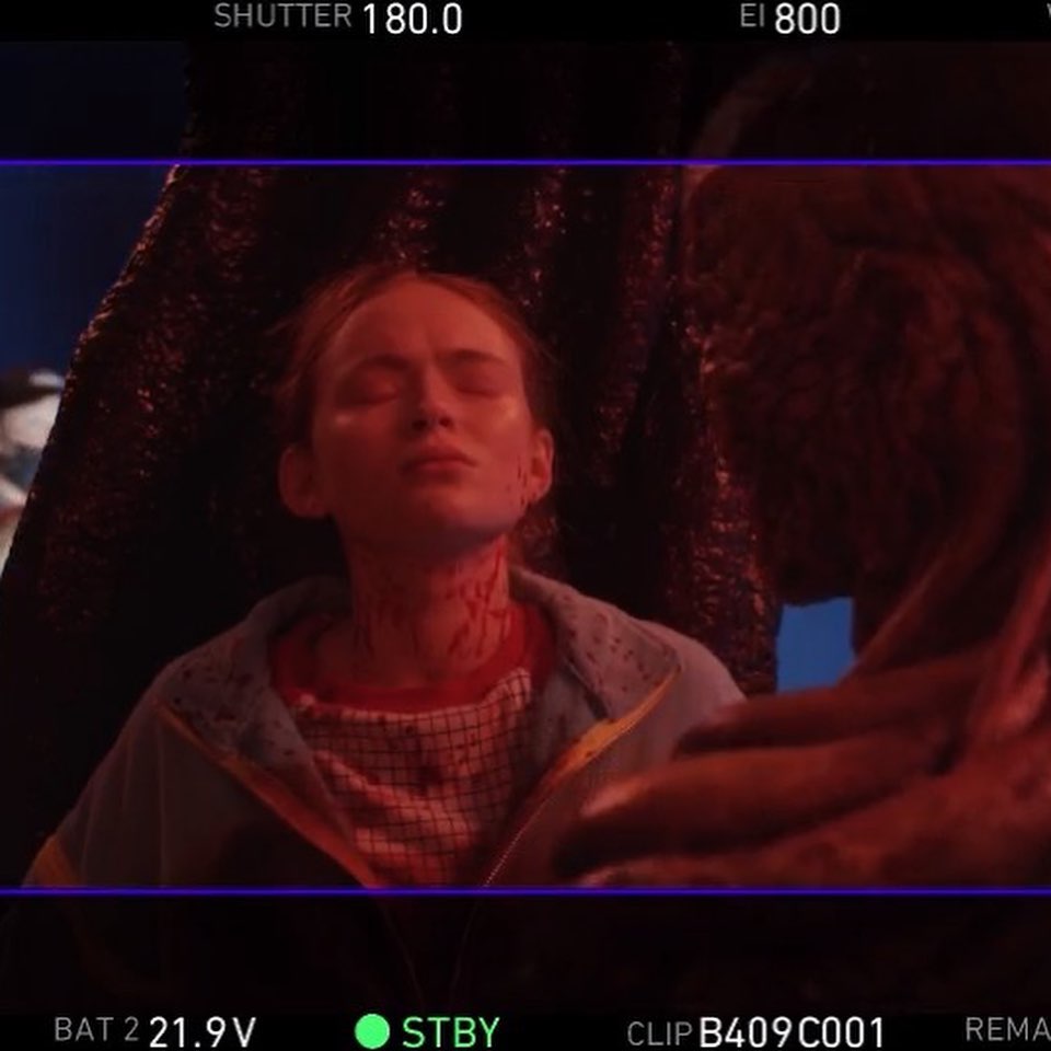 SadieSinkAr's tweet photo. ¡Esta fue LA escena!

📸 | El detrás de cámara del capítulo 4, Dear Billy. (1/2) https://t.co/ysNIifQyfD