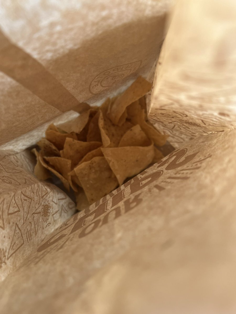 Lol <a href="/ChipotleTweets/">Chipotle</a> is this really an acceptable size for a bag of chips?!😅