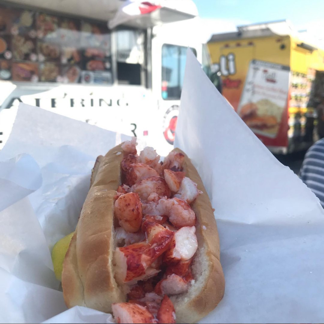LakewoodCenter's tweet photo. It's Friday which means ... Friday Night Feasts! 🥙🍔🍦 Come get your grub on with @bestbitesfte, @rollnlobster, and more. Dinner and snacks from 4 to 9PM by JCPenney. See you soon! 😋

📸: @rollnlobster https://t.co/PbzIhWMCna