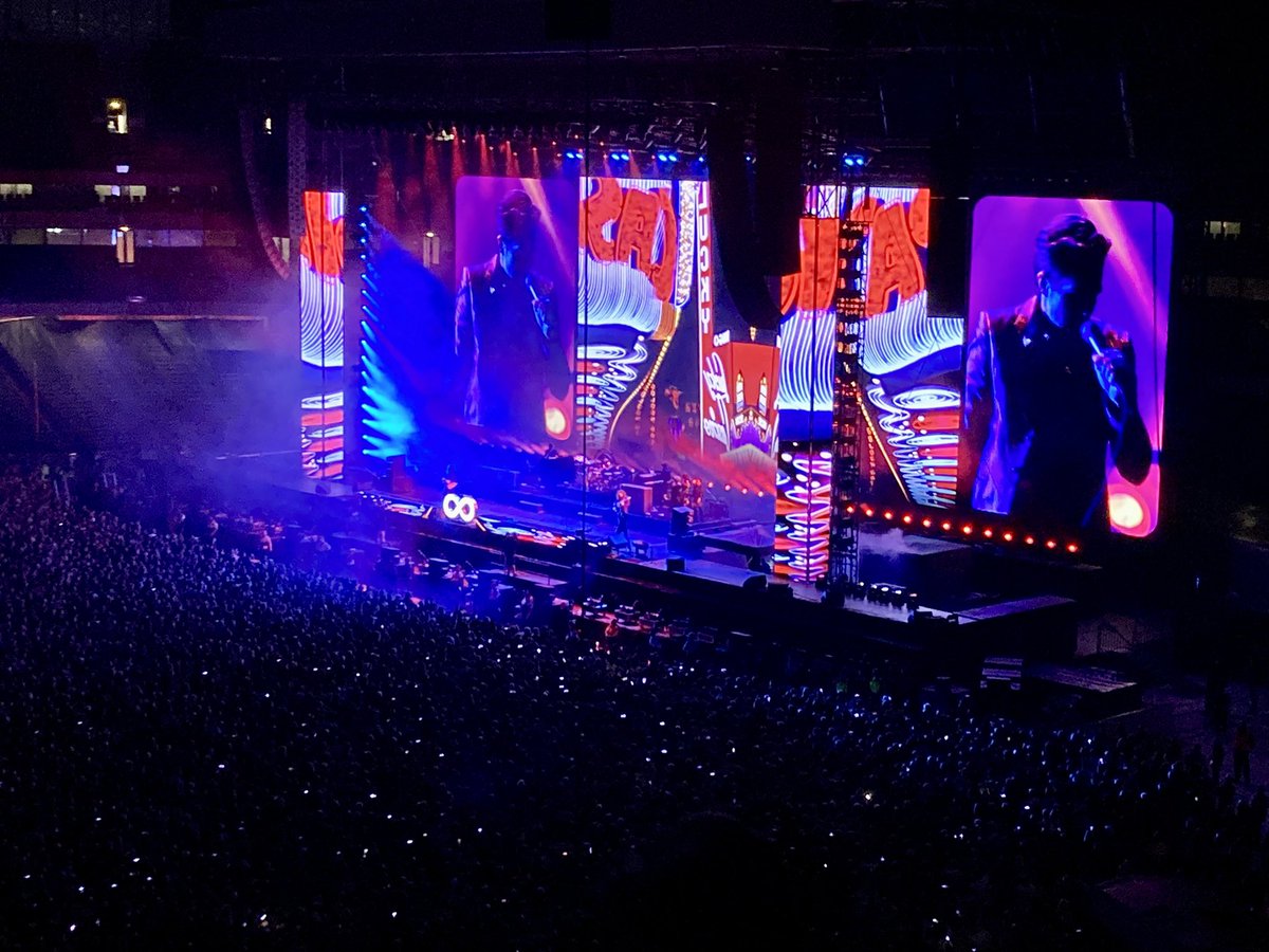 75REG's tweet photo. Amazing @thekillers gig at the Emirates tonight. Well worth the 2 year wait. Guy pulled from crowd to play drums on For Reasons Unknown was amazing. #thekillers https://t.co/kngFFWpriq