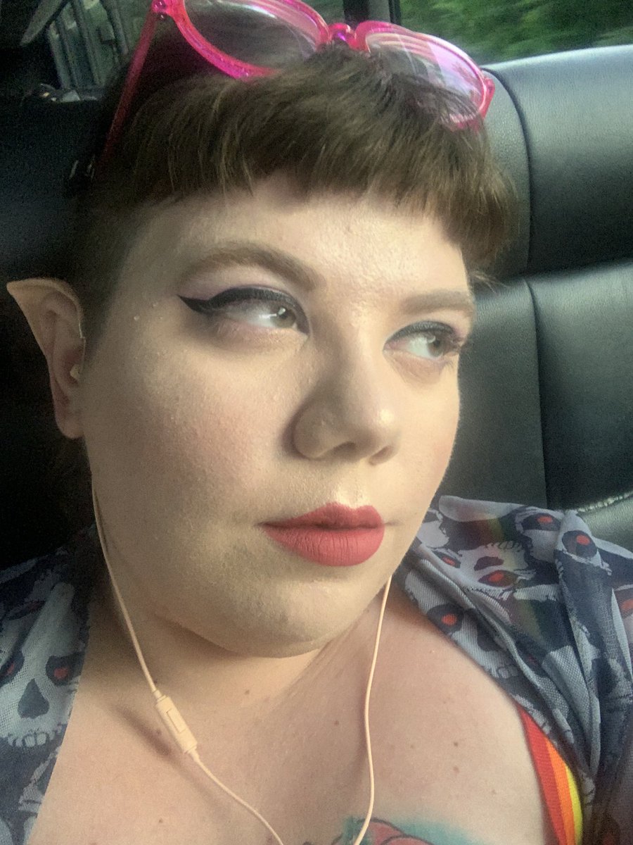 delulu_sensei's tweet photo. The sunset realty brings out the green in my eyes βΊοΈ #FeelingMyself #nonbinarybabe https://t.co/BGa9F5iIvq