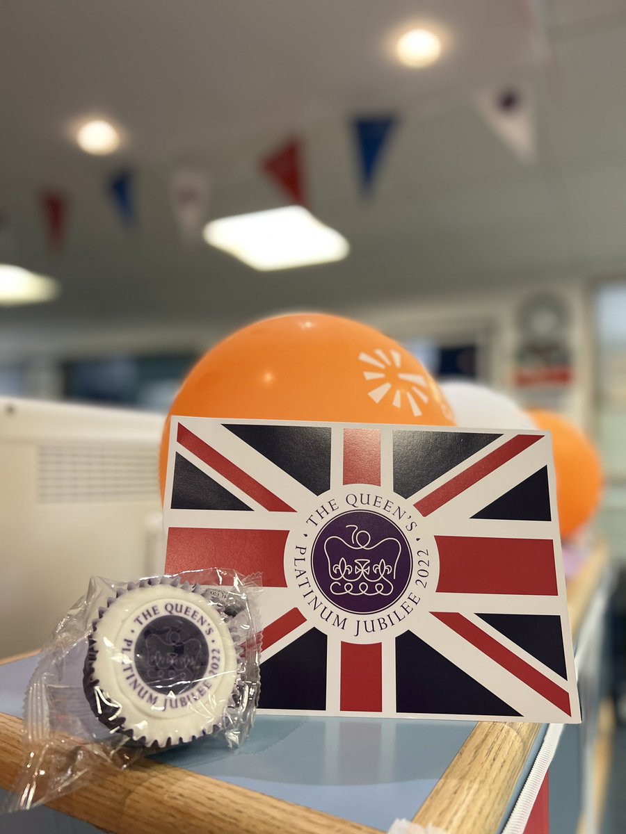 PengsonRommel's tweet photo. Congratulations to her majesty! #PlatinumJubilee  #GodSavetheQueen @GivingtoGeorges @stgeorgeshospital #MckissockWard https://t.co/15Z3fHGaBW