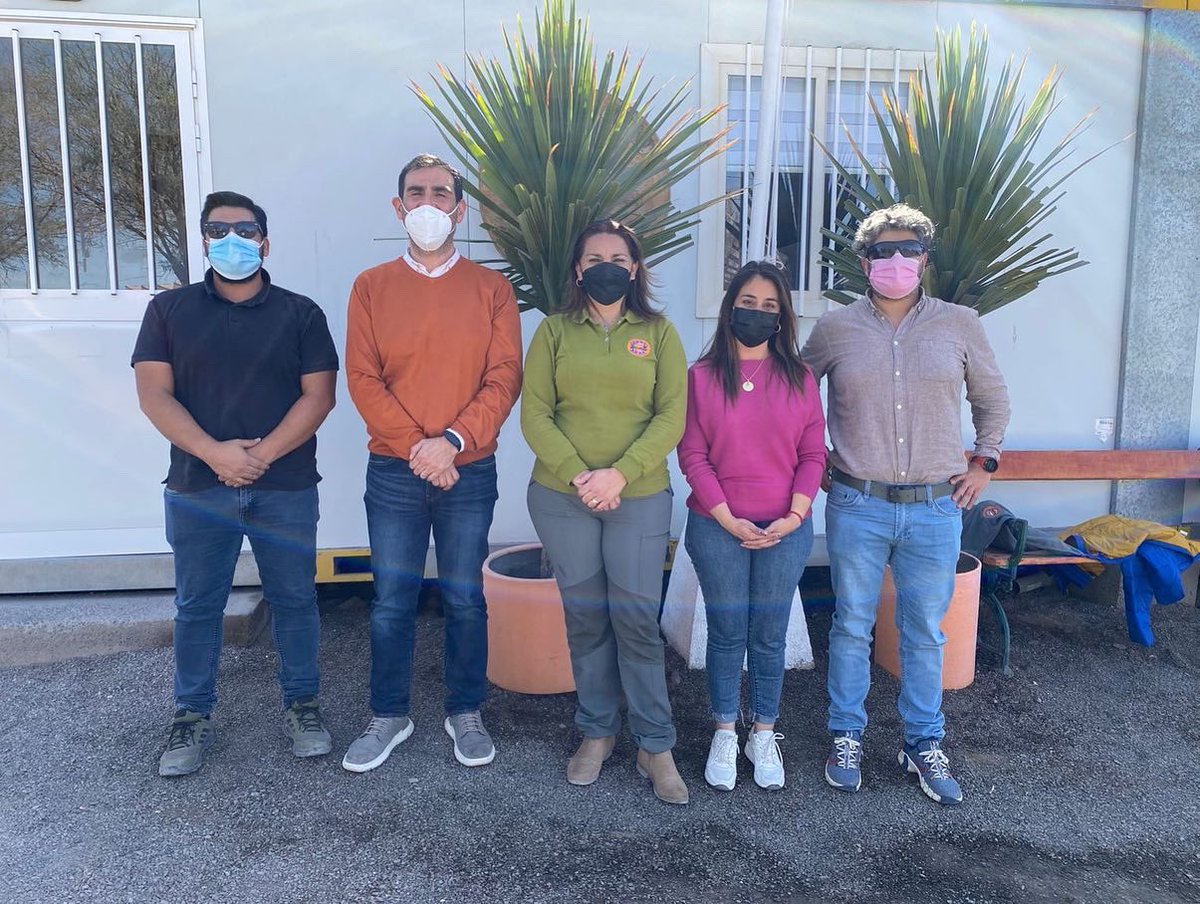 MuniSierraGorda's tweet photo. 📌Hoy recibimos al jefe
Subdere Antofagasta, quien sostuvo
una reunión con alcaldesa @deborahparedess
sobre proyectos que el municipio
tiene para ejecutar este 2022-2023 y
su financiamiento.

Las autoridades visitaron el relleno
sanitario #sierragorda #baquedano 🏜❤️ https://t.co/RJKOrNGwpO