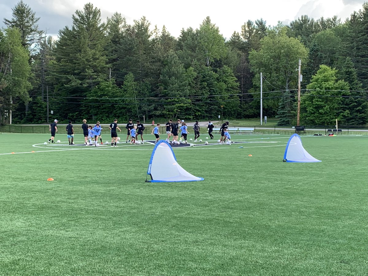 MattVerni's tweet photo. Awesome training night with @BlackRock_FC at Northwood School! Thanks guys! https://t.co/0NllR6QBWH