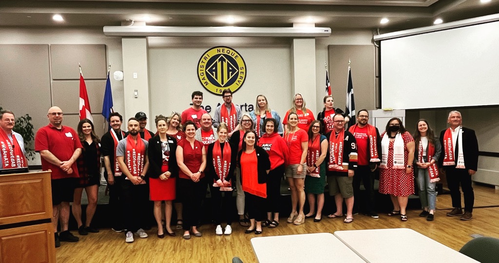 SturgeonTeacher's tweet photo. When you get a room full of passionate political people, you get #red4edab! Our LPEO was lucky enough to attend a seminar with @shoffmanAB and @barrymorishita! It means a lot to be heard by politicians. #red4edab #publiceducationmatters #oneprofessionunited https://t.co/wgDL6ET77Z
