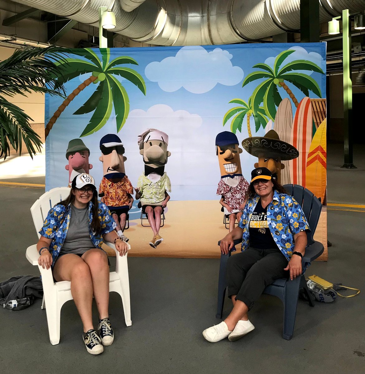 2followthecrew's tweet photo. Aloha from  t̶h̶e̶ ̶b̶e̶a̶c̶h̶ American Family Field! 

#ThisIsMyCrew #AlohaFriday https://t.co/LiWsdWdfRF