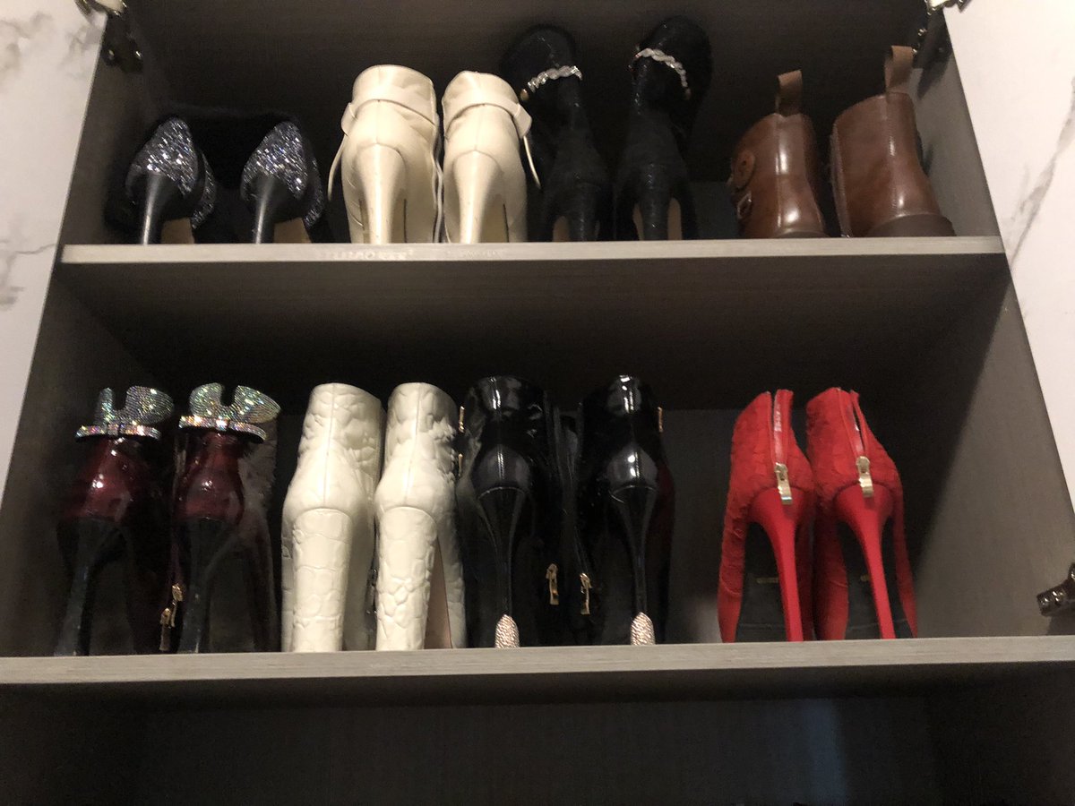 keq7e's tweet photo. 这谁受得了，谁能想到女主说话声音很温柔是个良家，还是俩孩子的妈妈 #骚货 #高跟鞋调教 #高跟鞋 #扫楼 https://t.co/u4HDkjhTUR