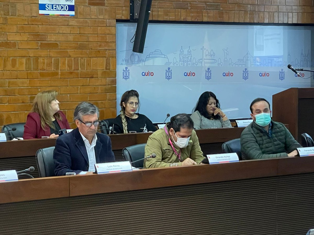 Trataron de amedrentarnos con un comunicado sobre la votación 😆
Los jóvenes vamos a enseñarles a hacer política y tranquilos que no les tenemos miedo y como <a href="/ConcejalesRC_/">Bloque Concejales Quito - Revolución Ciudadana</a> seguiremos del lado correcto y denunciando como le mienten a la ciudad 😉
<a href="/MashiRafael/">Rafael Correa</a>
<a href="/MunicipioQuito/">Municipio de Quito</a>