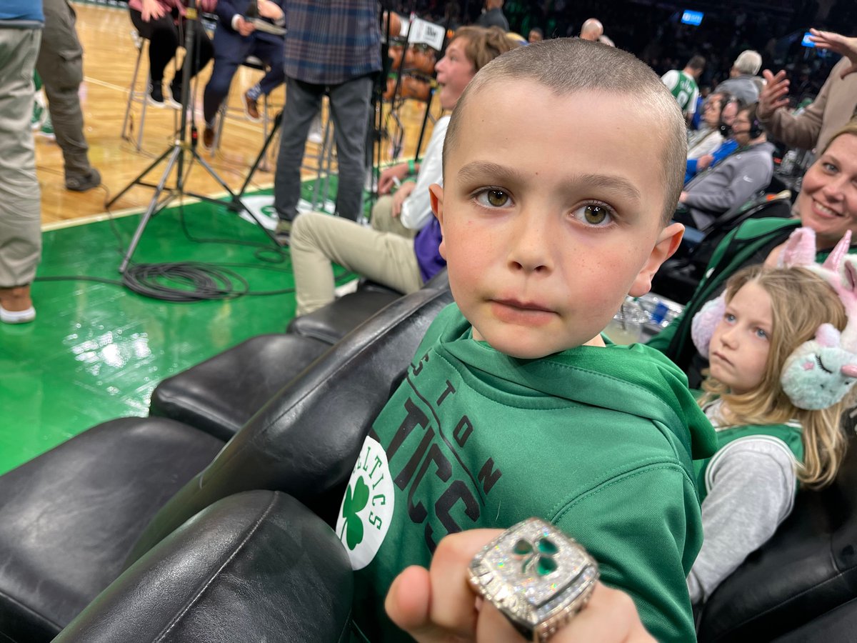 mrbustybust's tweet photo. Benji is cheering  from the sidelines/couch with a broke foot #bleedgreen  #18 🏀💚 @celtics @paytonpritch3 https://t.co/PZKp2CdUpE