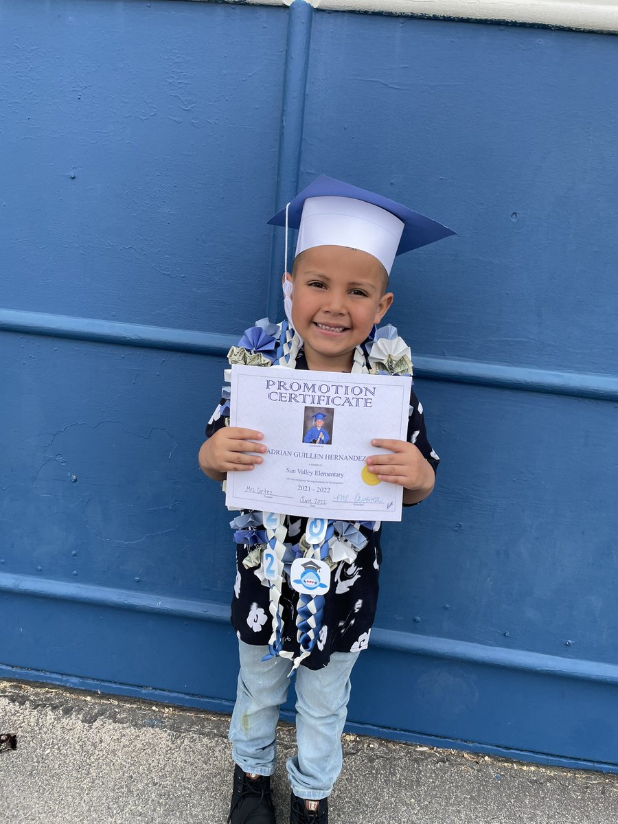 _itzoo's tweet photo. Kinder GRAD 🧑🏻‍🎓💙🥹 https://t.co/5bWqBpV1Zv