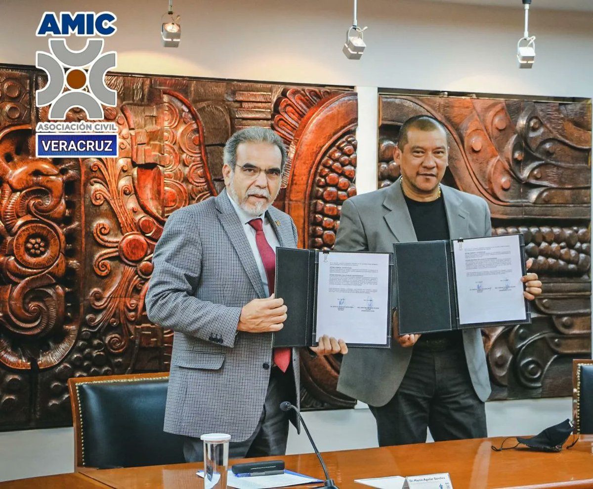 AMICVeracruz's tweet photo. #ConvenioDeColaboración entre la #UniversidadVeracruzana (U.V.) y la Asociación Mexicana de la Industria de la Construcción A.C. Delegación Veracruz, (#AMICVeracruz). Firman el Rector Dr. Martín Gerardo Aguilar Sánchez y el Presidente AMIC el Ing. @CristianHTeczon
#SomosAMIC https://t.co/CRMoYyIkta