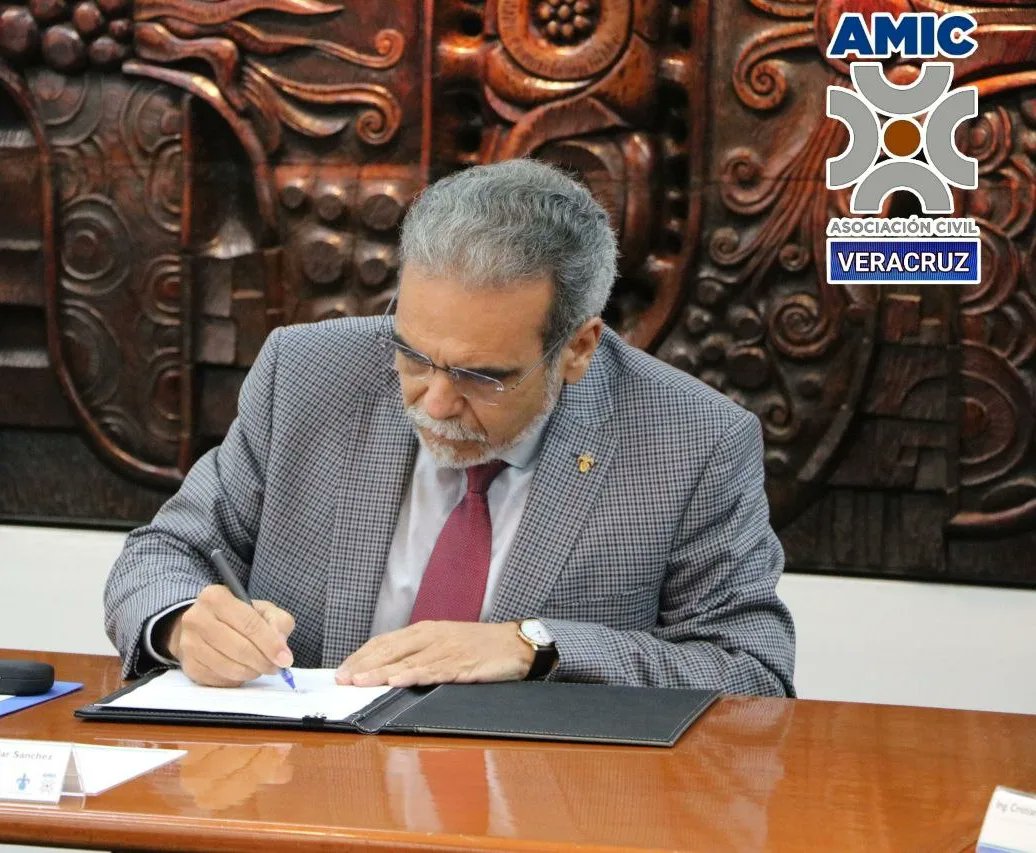 AMICVeracruz's tweet photo. #ConvenioDeColaboración entre la #UniversidadVeracruzana (U.V.) y la Asociación Mexicana de la Industria de la Construcción A.C. Delegación Veracruz, (#AMICVeracruz). Firman el Rector Dr. Martín Gerardo Aguilar Sánchez y el Presidente AMIC el Ing. @CristianHTeczon
#SomosAMIC https://t.co/CRMoYyIkta