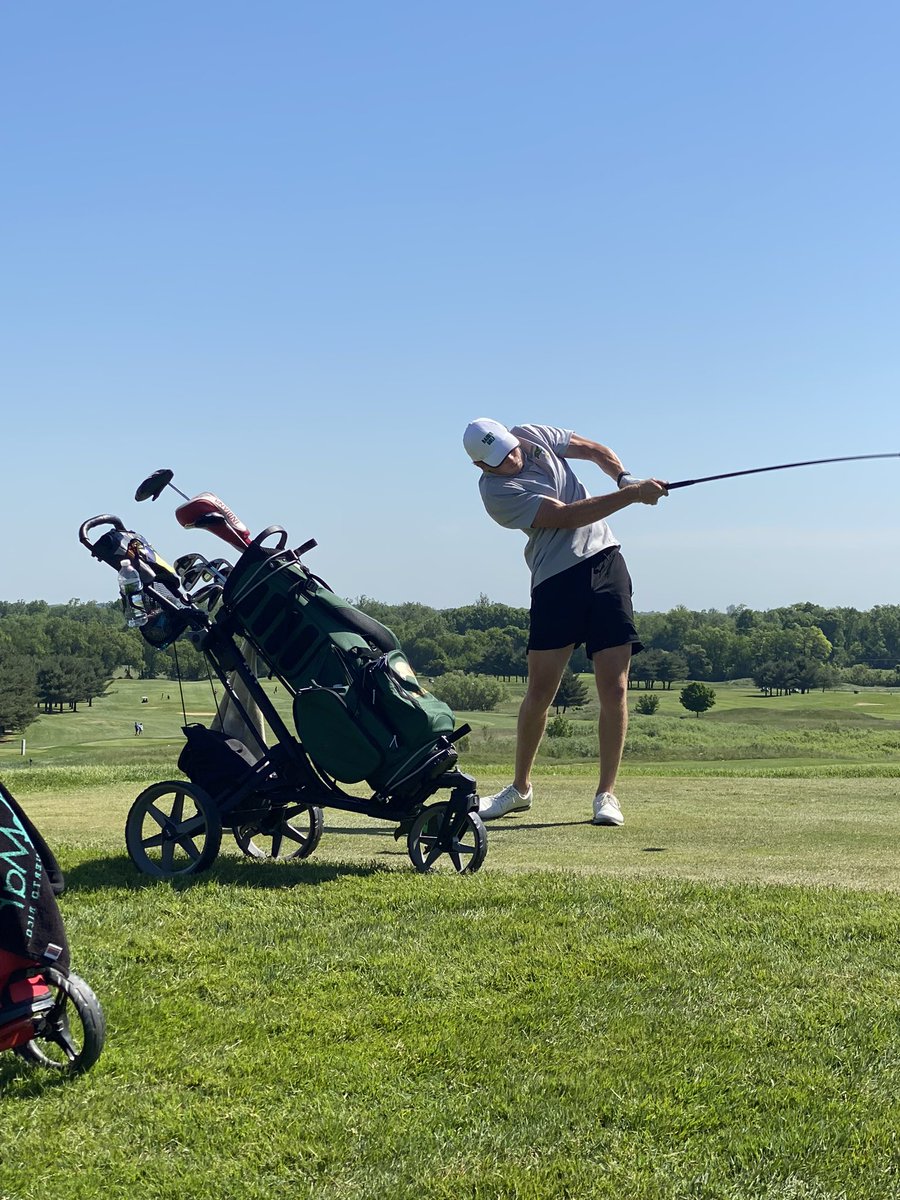 Gotta brag on this kid and his teammates …
Sectional Champions!🏆☝️⛳️
Guess who fired off an 81 today?!🔥📈
Finished with 3rd best team score and 6th overall. Had fun watching!🤩
Way to go Lando and NR teammates!