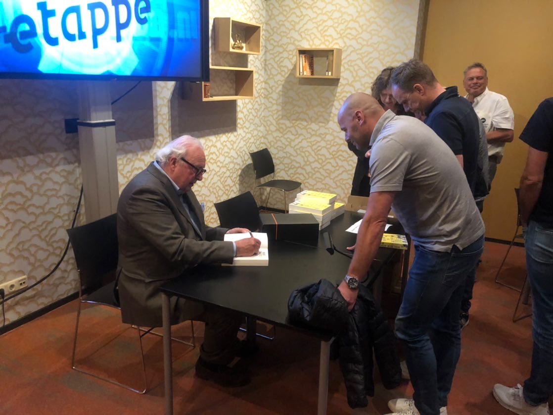 BerendVeneklaas's tweet image. Gezellige Avondetappe gehad met @martsmeets @HenkLubberding @peterwinnen en @Erwinnijboer bij @TdRClassic @TheodeRooij #beterschap