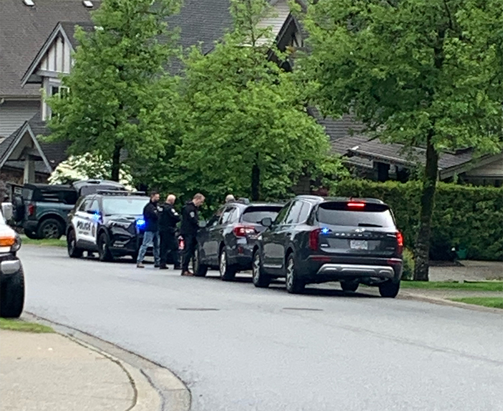 KyleBalzer's tweet photo. BREAKING: Someone appears to be arrested at the Port Moody home of Trina Hunt — the 48-year-old woman whose murder was confirmed on June 1, 2021, after her remains were found outside of Hope, B.C.

📸: Submitted | #PortMoody @tricitynews https://t.co/zSuPYPn09H