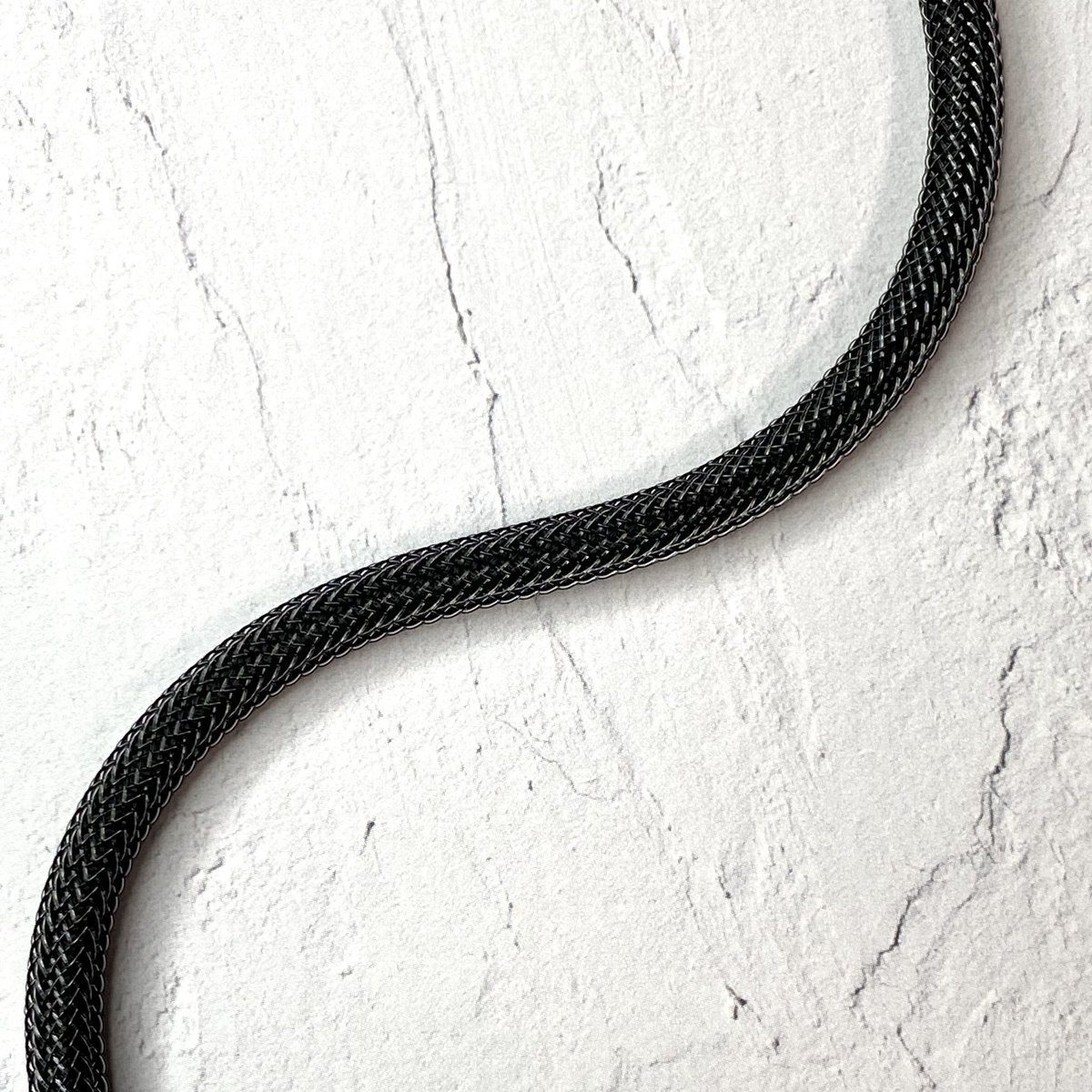 ExmeCables's tweet photo. リクエストからの
今日のカラースキーム
P01 - Black
T06 - Carbon
テックフレックスの適度な艶感が黒とあいまって高級感を醸し出しています。みる角度によって漆黒にも艶黒にもなる表情豊かな仕上がりです。
#今日のカラースキーム #artisancable #aviatorcable https://t.co/Vjl6gp8d49
