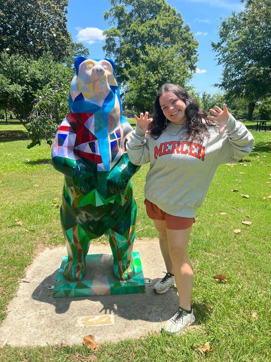 dbd_1370's tweet photo. Yard sign up. It’s official! Last baby off to change the world. ⁦@MercerYou⁩ #Gobears https://t.co/l8f83JyNGR