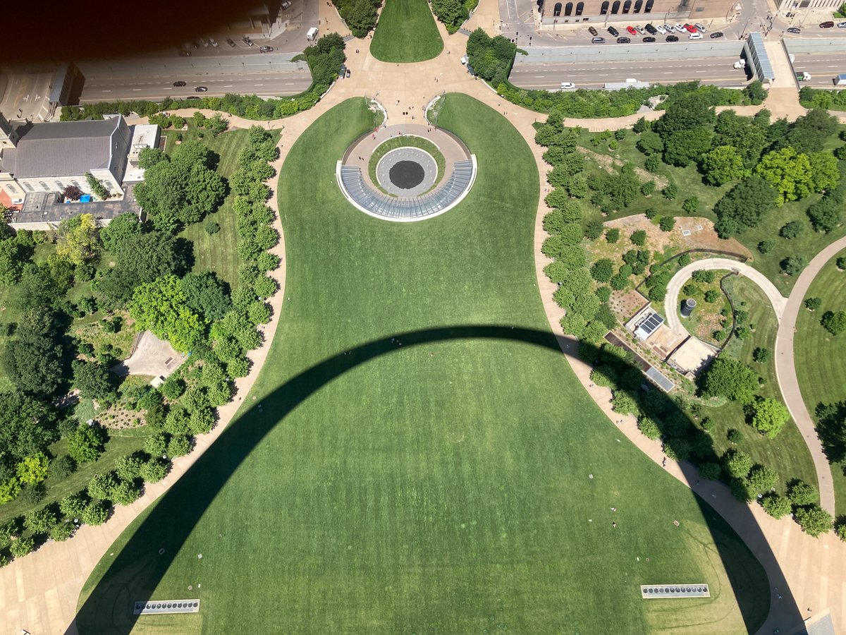mrsmeegan's tweet photo. View from top of the Arch @CoonleyES @msforeman313 https://t.co/YV7IYLc4cx