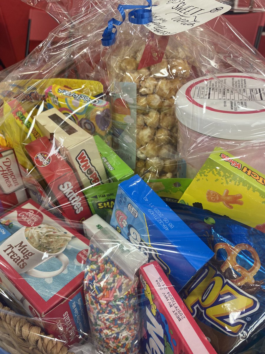 mrspirolliCBart's tweet photo. Feeling lucky? Stop by the District Art Show this week for a chance to win an awesome raffle basket!!!! Here @CBLenapeMS tomorrow and Sunday 10am-3pm, winner announced Sunday @CBSDart https://t.co/ZnbUP0Tj6c