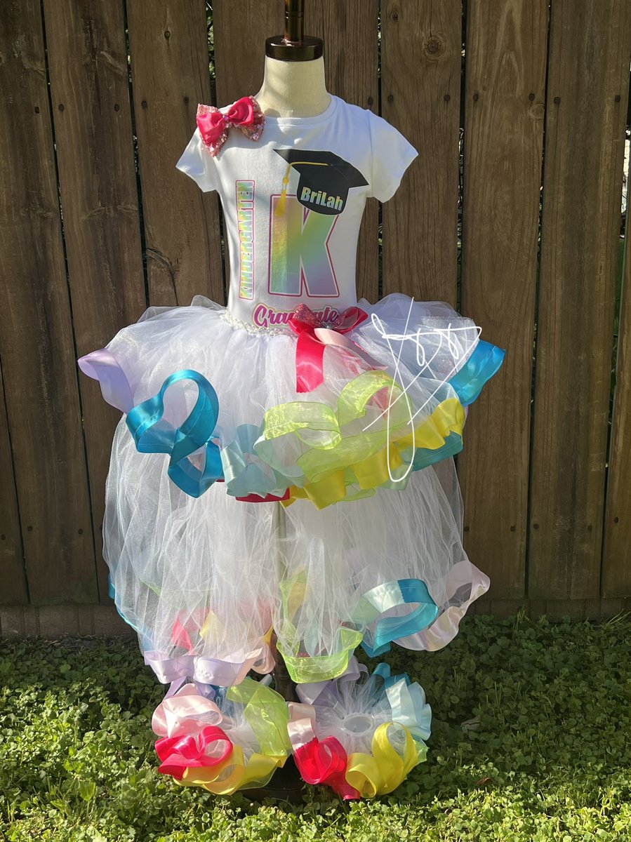 hannajoy29's tweet photo. Custom 2022 Graduation ribbon tutu outfit #joydecordesigns #customtutusocks #customshirts #customtutu #customconverse #customdenimjacket #blackbusiness #fyp #foryourpage #classof2022 https://t.co/zY1b9VR3fF