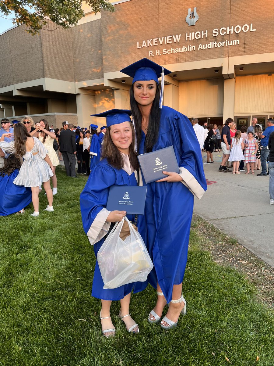 Congratulations to the Lakeview  High School 2022 Senior Class!! 🎓 Especially our 6 Seniors! 🥎Pictured below: <a href="/SieradzkiOlivia/">olivia sieradzki</a> <a href="/carmenm4141/">Carmen Modestino</a>  &amp; Alexa Garofalo; Not pictured: Ava Ostrowski, Abby Mazawey &amp; Veronica Bingle <a href="/veronic66040494/">binglev1129</a> <a href="/Lviewathletics/">Lakeview Athletics</a>