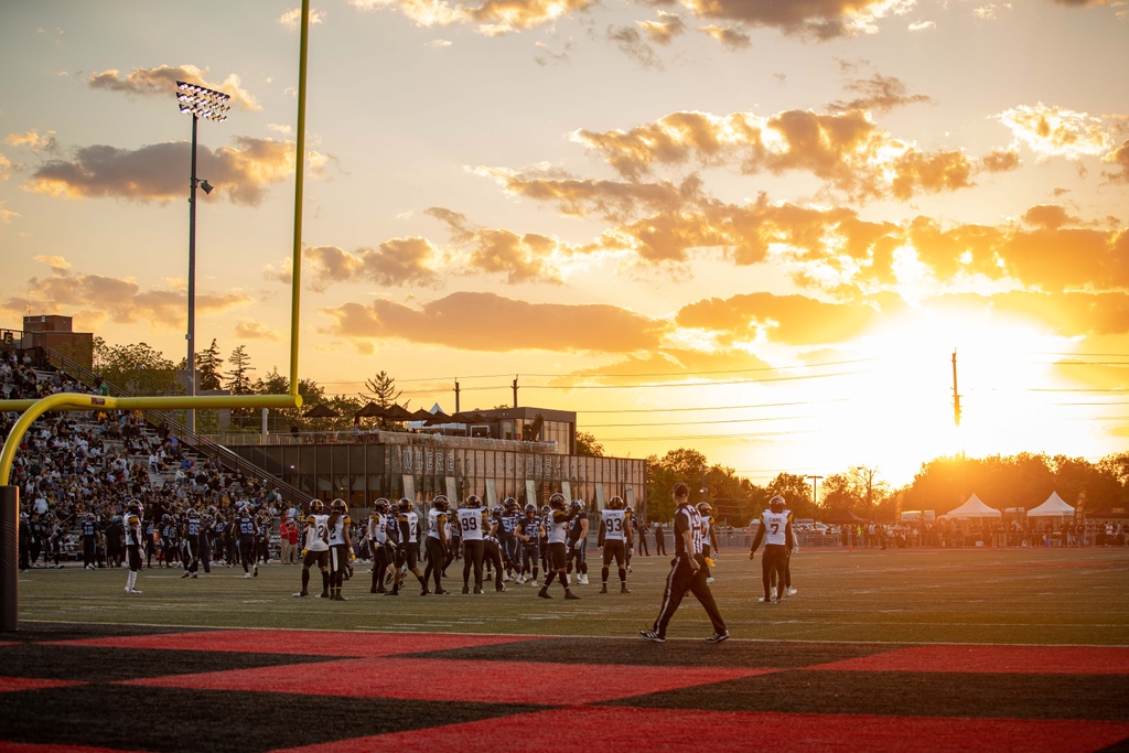 guelph_gryphons's tweet photo. 🏈 GREAT to have the @CFL back on @uofg campus! 👏

Thank you to the over 2,400 fans who came out to Alumni Stadium on Friday night to watch the @TorontoArgos and the @Ticats square off in CFL pre-season action (won 18-17 by the Argos)!

#GryphonPride 

📸 Laurel Jarvis https://t.co/258dB87yer