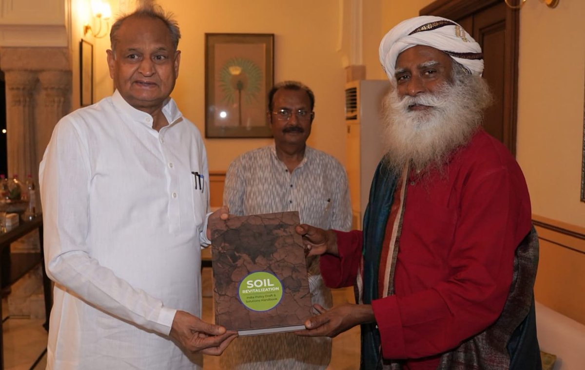 SadhguruJV's tweet photo. Namaskaram Hon’ble Chief Minister Shri. Ashok Gehlot ji. Deeply grateful for your support to #SaveSoil. May Rajasthan, under your leadership, become the frontrunner in instituting soil-friendly policies to make this beautiful Land food &amp; water-sufficient-Sg @ashokgehlot51 @RajCMO https://t.co/bq54NdNBAI