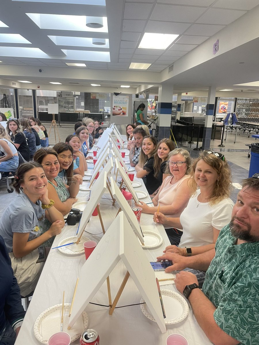 LCTennisTeam1's tweet photo. Everyone had some much fun painting at our banquet today!! Thank you for everyone coming.
#lcfamily 🎾 https://t.co/81JEfLIy8C