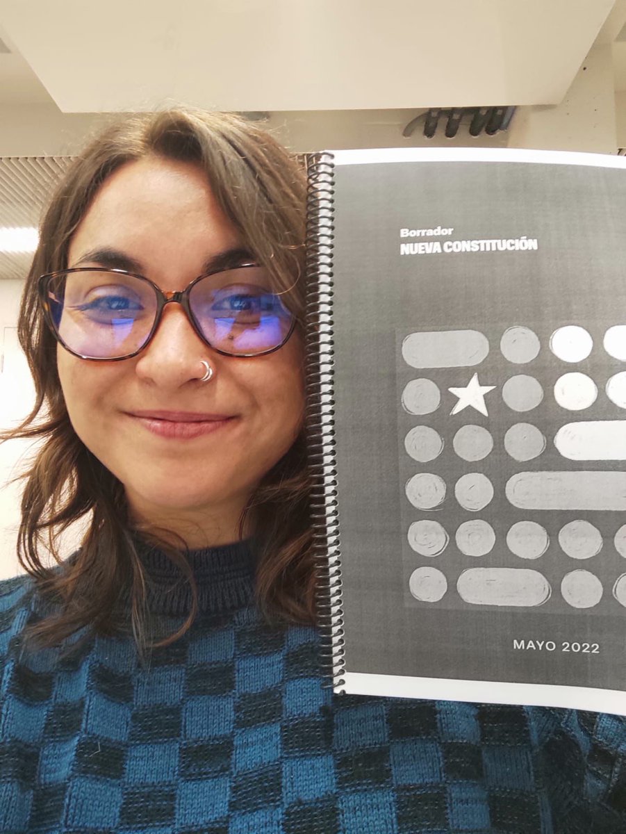 ¿Ya imprimieron su borrador? Para este finde puede ser un buen panorama👀! 

Sabían? El trabajo de armonización ordenó el borrador por capítulos, y a pesar que todavía no es la versión final, si es una versión 2.0 

Pueden encontrarlo aquí drive.google.com/file/d/1yGqzpD…