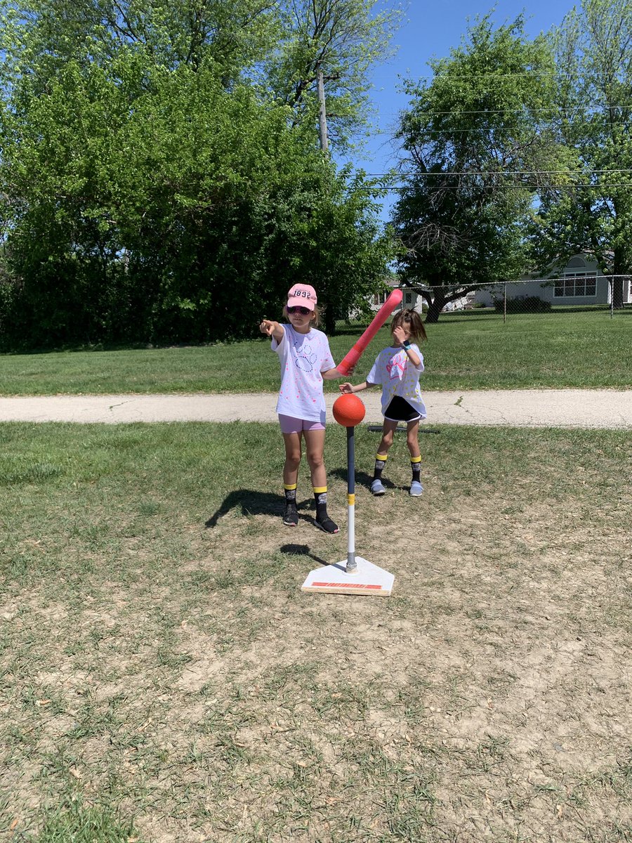 ms_pecoraro's tweet photo. We had an amazing Field Day! Thank you @MrsKlassman_PE for organizing a wonderful day! @D13Jaguars #leadlikeajaguar https://t.co/MMcx8gzXXp