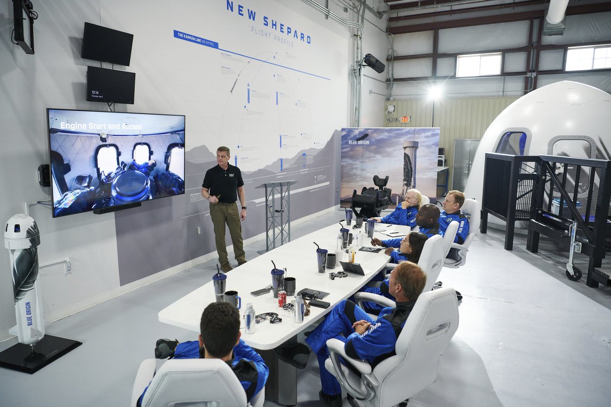 AlertaF1's tweet photo. Quizá el nombre de Katya Echazarreta no les suene familiar, pero mañana se convertirá en la primer mujer Mexicana en llegar al espacio, gracias al proyecto Space for Humanity que la patrocina para tomar un asiento de 6 en la misión New Shepard de Blue Origin.

Éxito @katvoltage https://t.co/yApUHRNooU