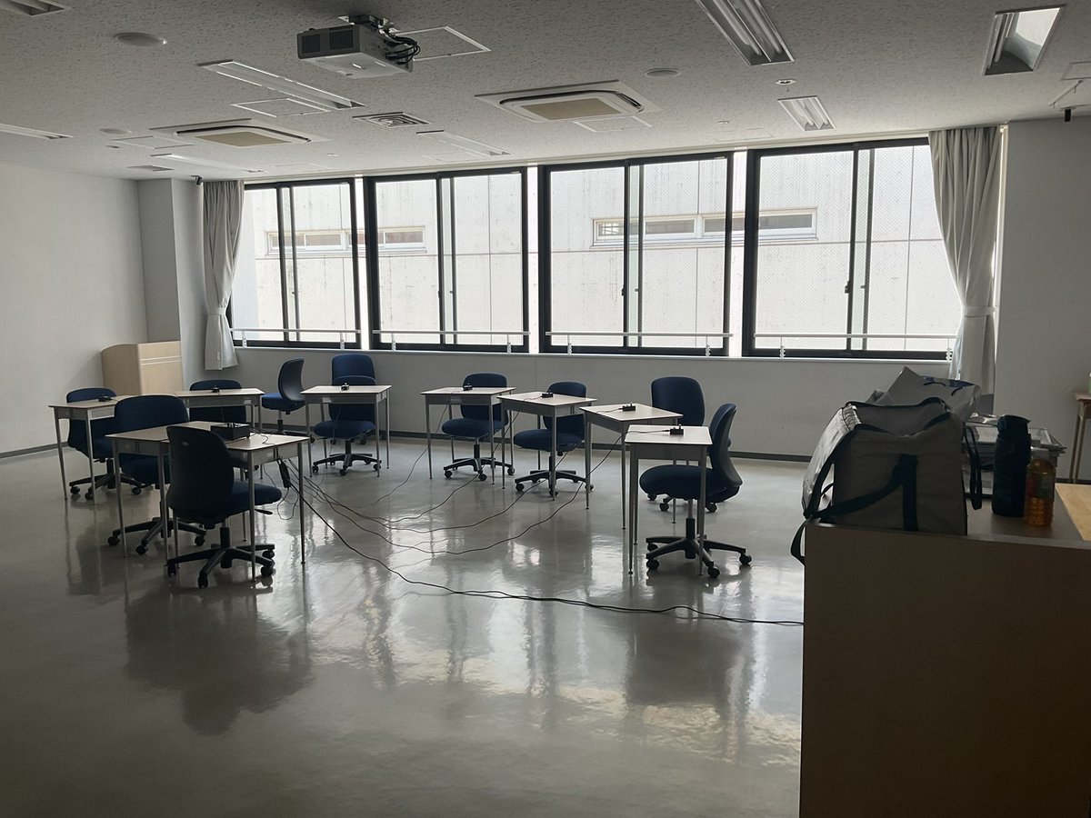 tohoquiz's tweet photo. 桐朋祭の準備があらかた完了しました。
今日は早押しとできたらビジュアルクイズをする予定です。
社会科B教室でお待ちしています(人捌くの大変だからまとまってこないでほしいな) https://t.co/HhnGdFN3bT