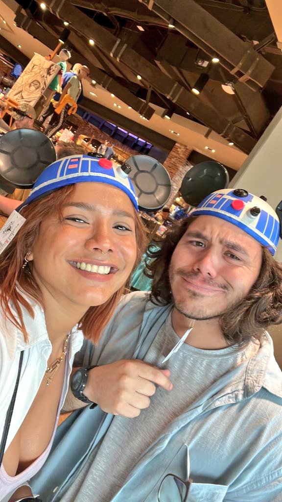 Marcodelcuadro's tweet photo. Con la @Andreasolanog ⭐
#Pelaos https://t.co/dOzNkZbF6Z