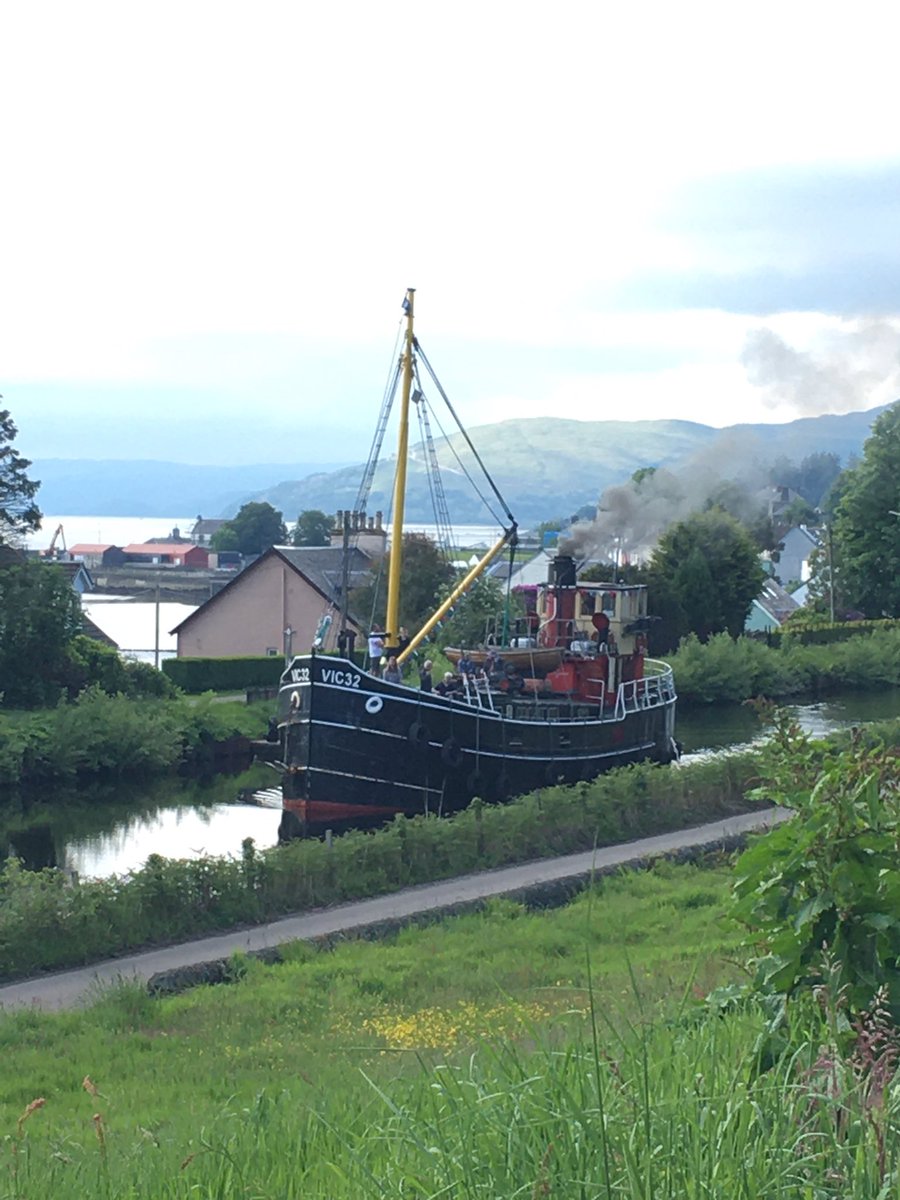 Colinbiscuits's tweet photo. Look what puffed past the house this morning? #vic32 @scottishcanals #Scotland https://t.co/t9uS3sytIP