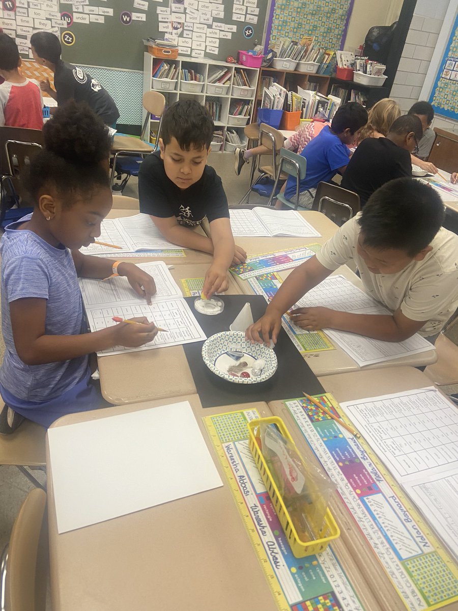 mrscapka's tweet photo. Testing materials for pollination @Hillcrest_BCPS @BCPSSci. Next we build and test. #beeanengineer @ramos_maria1 https://t.co/EYDesg7fjv