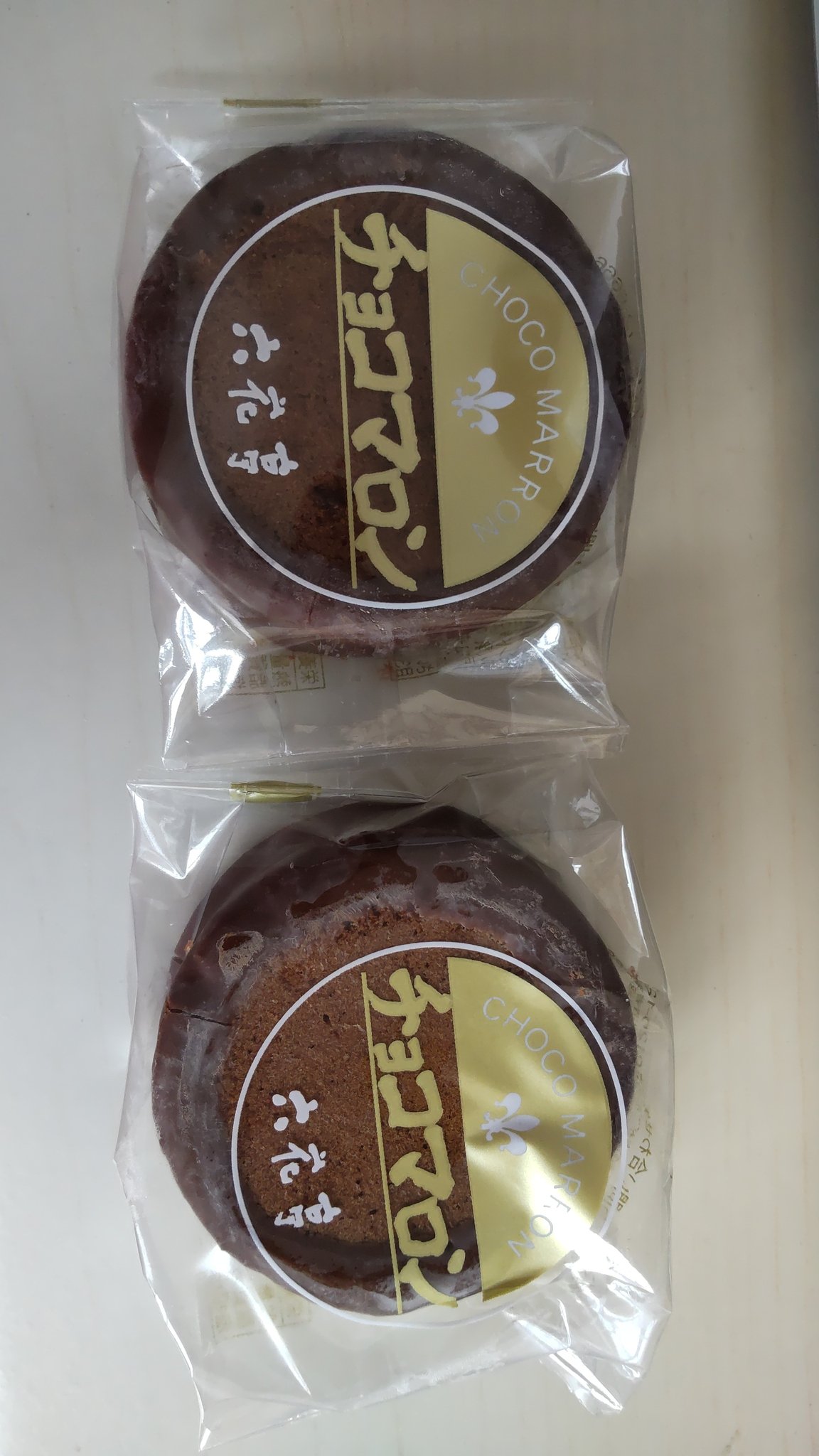 Twitter এ 六花亭公式 ラム酒で味を調えた栗餡 しっとり食感のココアビスケット 自社製チョコレートの組合せ チョコマロン 実は かくれた人気者で 冷やして食べるのが好み というお客様もいます おやつ に召し上がっていただきたいなと 4個入りからご