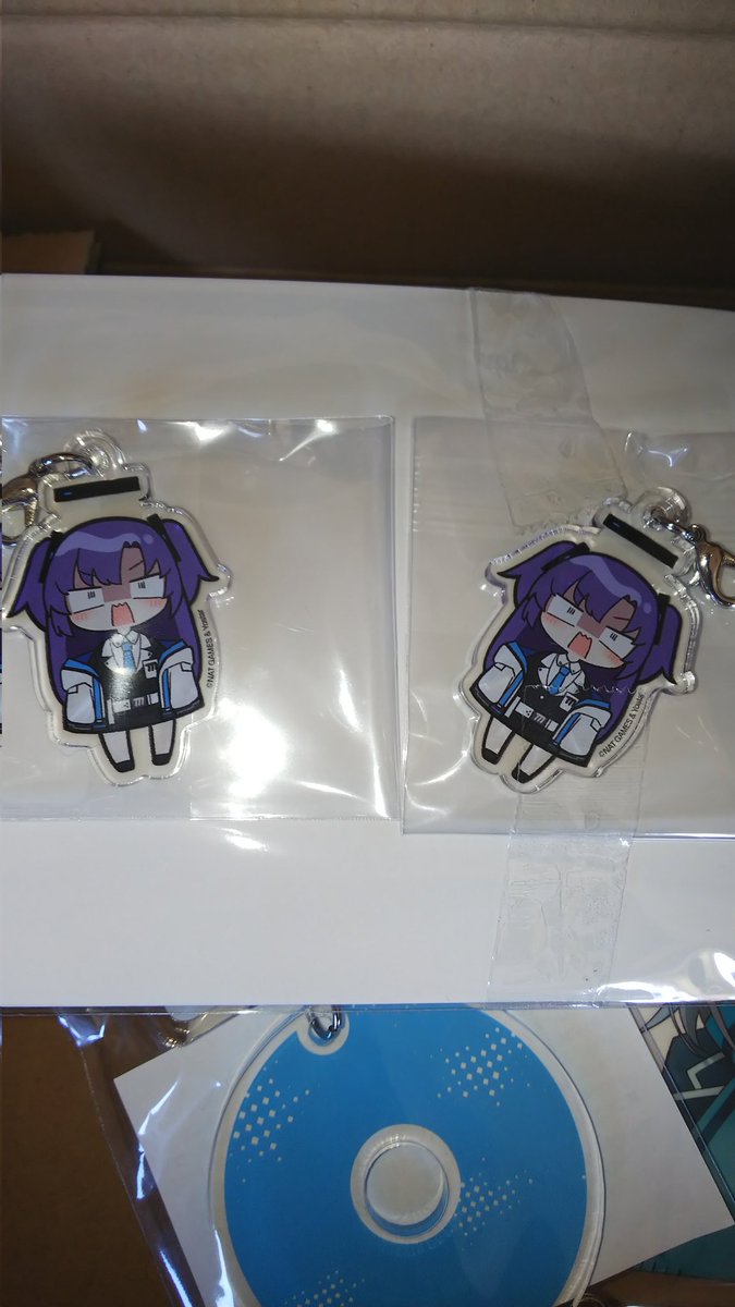 サントラ届いたー!
飛ぶユウカ、アニバーサリーグッズ注文のと合わせて二個になったので一個普段使い出来るぜぇー 