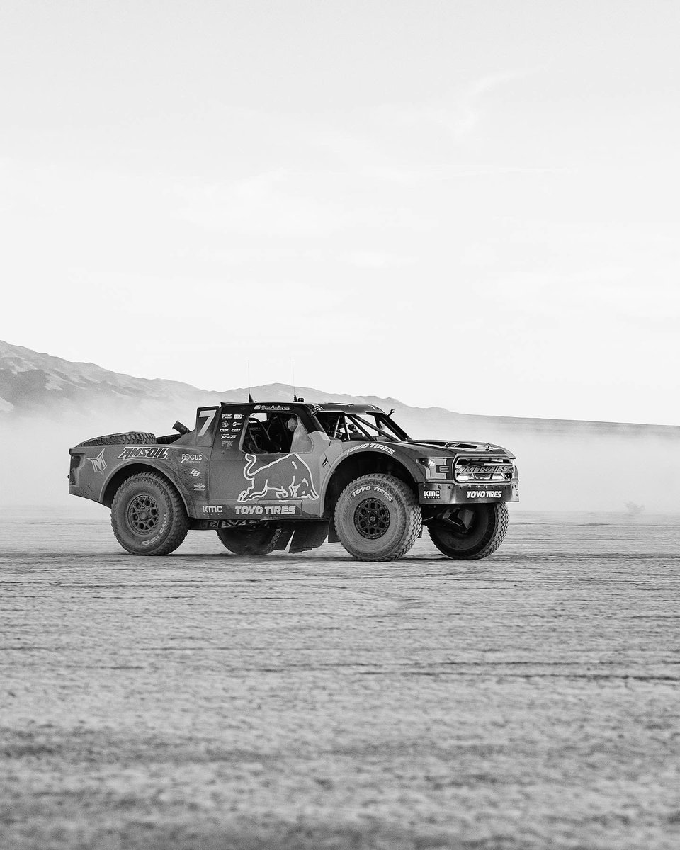 ToyoTires's tweet photo. Photographers! Lights, camera, CONTEST! Show us your best shot for a chance to win… swipe to see different types of BLACK &amp; WHITE examples for inspiration. Entries must be BLACK &amp; WHITE. No color. To enter, visit link in bio. https://t.co/GZJCLWuX4t