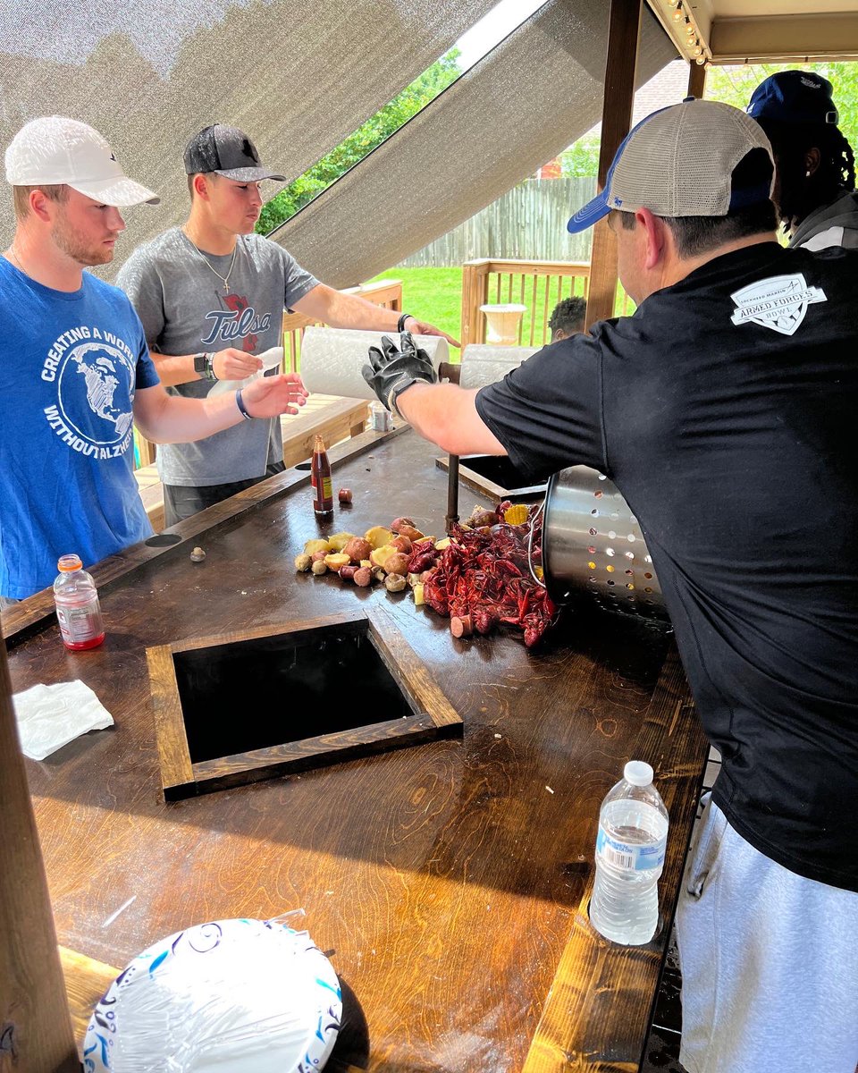 CoachBeauTrahan's tweet photo. Love hanging out with my guys❗️The crawfish didn’t stand a chance‼️🌀👑🏈🦞 #QBboil22 #SpinIt2WinIt #ScoreEarlyScoreOften #ReignCane #Salt https://t.co/WEnVdv2j5v