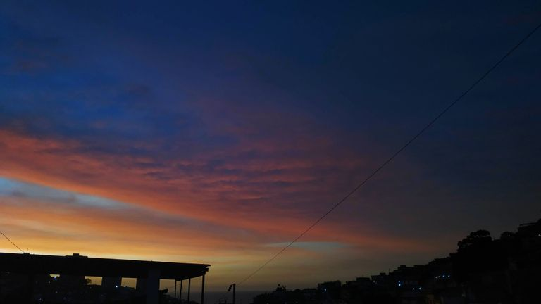 blurthispano's tweet photo. #LecturaRecomendada en #Blurt Caos en la universidad pero una hermosa puesta de sol lo compensa https://t.co/R053cqMTEI #blurthispano #blurtsocial #Venezuela https://t.co/BeLgdNXh4w