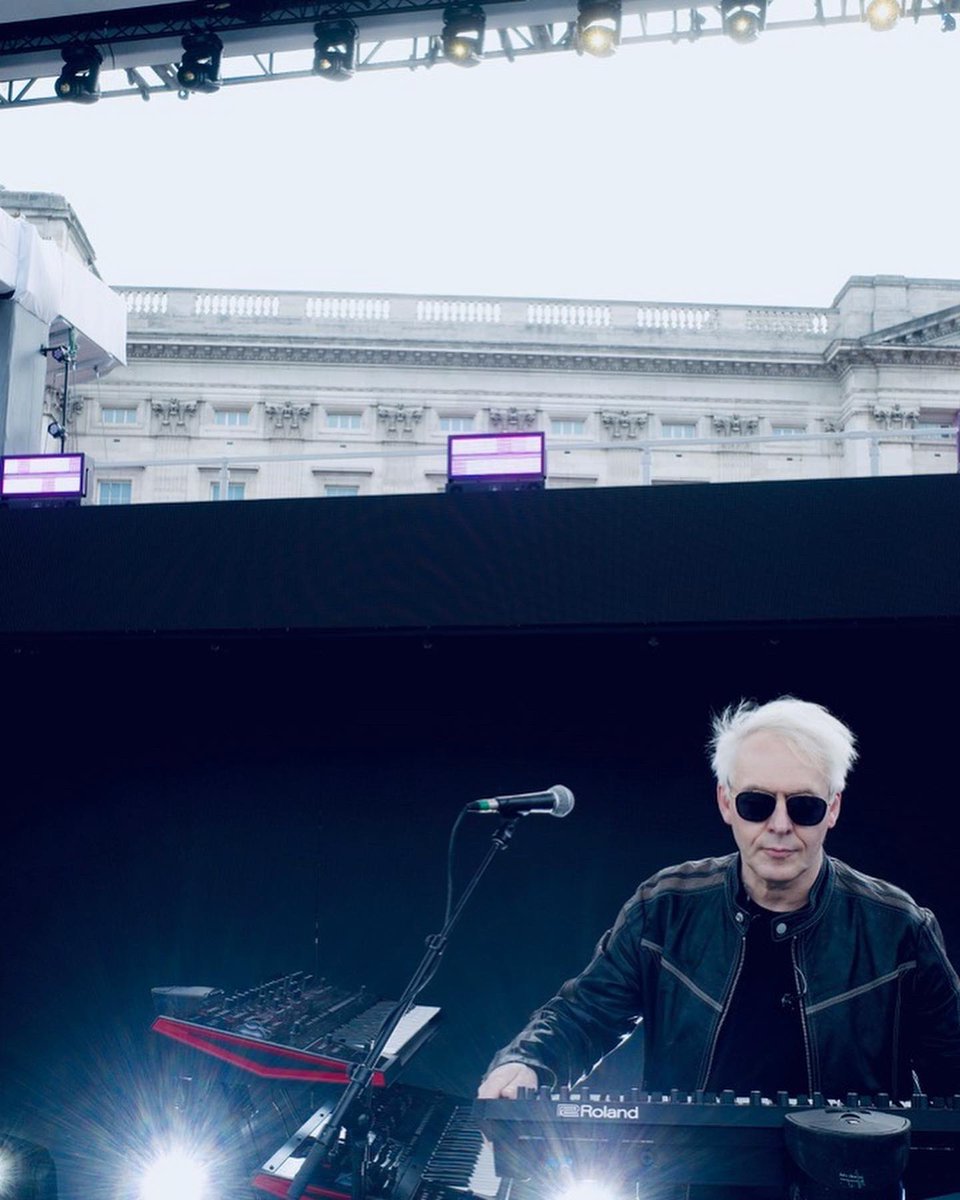 duranduran's tweet photo. Countdown to the party at the Palace 🇬🇧 https://t.co/pfP73Zl2ht