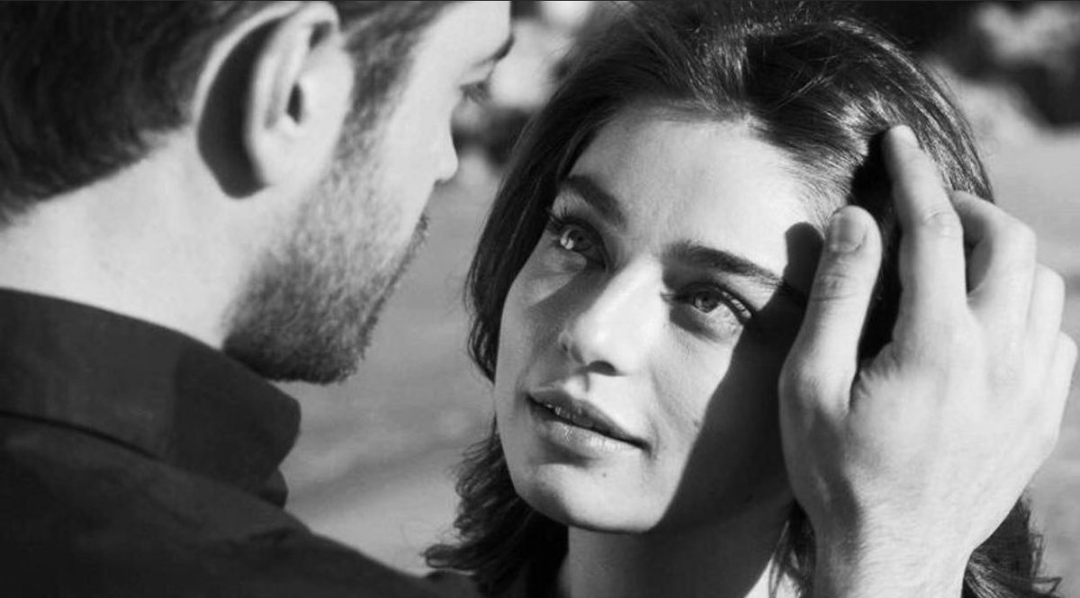 2laajmi's tweet image. أنا غلاك القديم وحزنك الأول
يمكن لو تنبش بخاطرك تلمحني

تعال قلبـي تعب ماعاد يستحمل
بديت أخاف إنكساري منك يفضحني

مشتاق لـ عيونك اللي كل ما تثمل
نظره تضويني ونظره تسرحني

تخطي وتزعل علـي / وأقول لاتزعل
انا اللي اخطيت ماودك تسامحنـي ؟