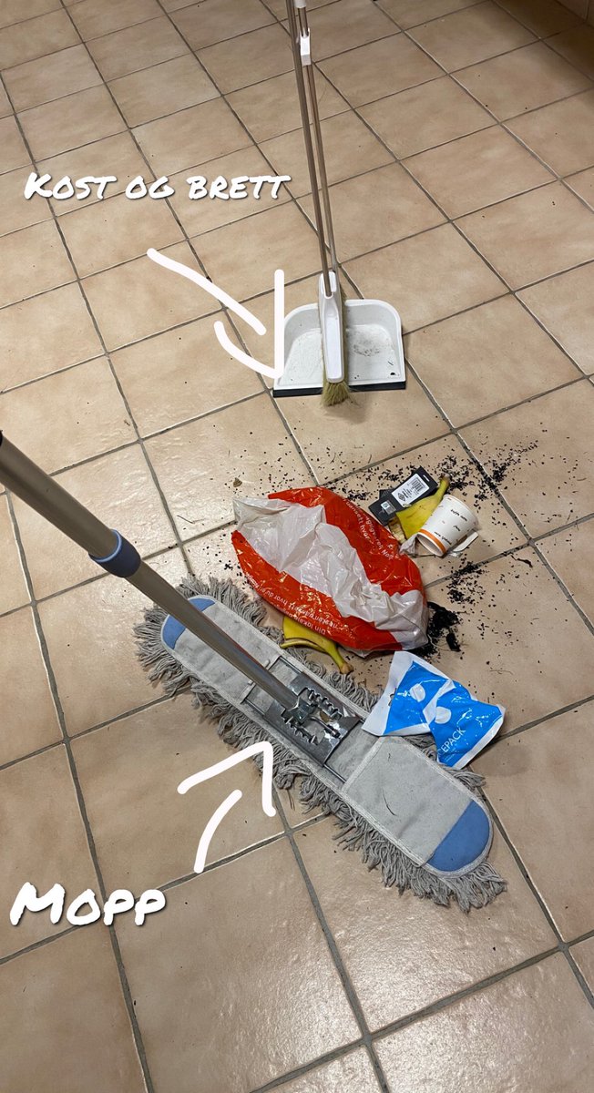 Hei <a href="/LGFK/">Larsnes\Gursken FK</a> , Mopp, kombinert med kost og brett er en fin måte og rydde garderoben på når dere er på bortetur. Dette til orientering. Takk for kampen. #smpfotball #folkeskikk #breddefotball  <a href="/P3HeiaFotball/">Heia Fotball</a>