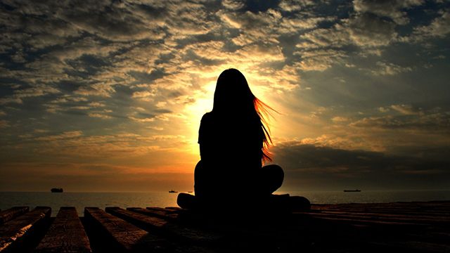 GclvPriscila's tweet photo. O mesmo dia e muitos sentimentos,
Motivos pra sorrir, motivos pra chorar ,
Momento de agradecer e de tentar entender,
Motivos de festa e de choro
Sorrisos e lágrimas
O mesmo dia , o mesmo segundo e vários sentimentos juntos 
Nunca entenderemos a vida 
Nunca saberemos o sentido https://t.co/QMzTqJ3Rqe