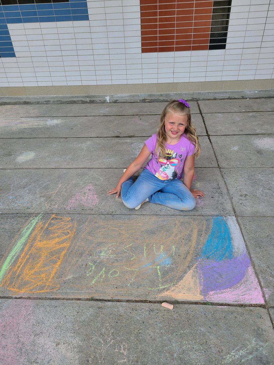 mrsjrocksk's tweet photo. I love you too sweet girl 🥰 The end of the year is coming fast and I'm definitely going to miss my little llamas 😢 @SSSchoolWB #wbwildcats https://t.co/FhP2qsoTF9
