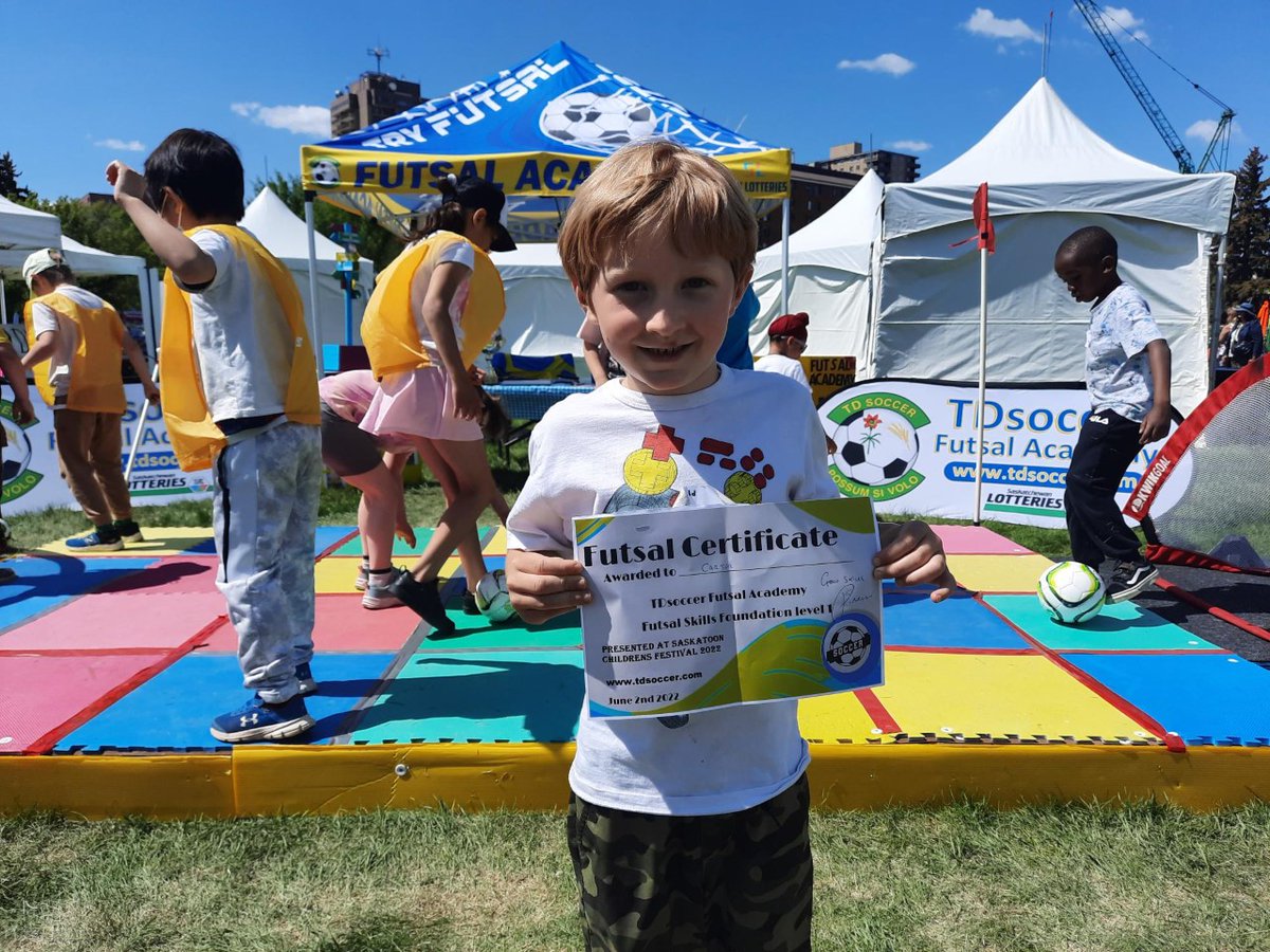 Morris36Peter's tweet photo. Day # 2 at Childrens Festival Saskatoon. Even Rush team mascot Bruiser the Bulldog came to try his skills. https://t.co/dqzQF8gxuN
